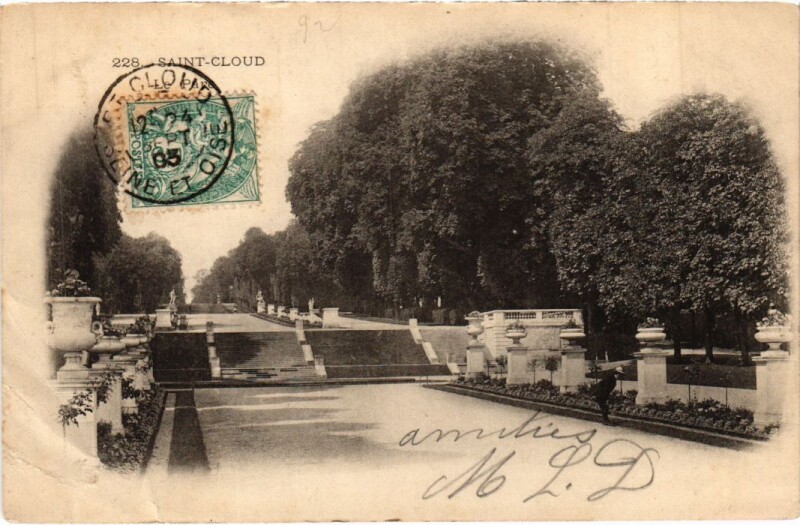 Carte postale ancienne Saint-Cloud Le Parc à Saint-Cloud