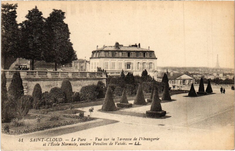 Carte postale ancienne Saint-Cloud Parc - Vue sur la Terrasse de l'Orangerie à Saint-Cloud
