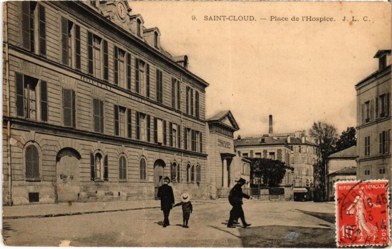 Carte postale ancienne Saint-Cloud Place de l'Hospice à Saint-Cloud