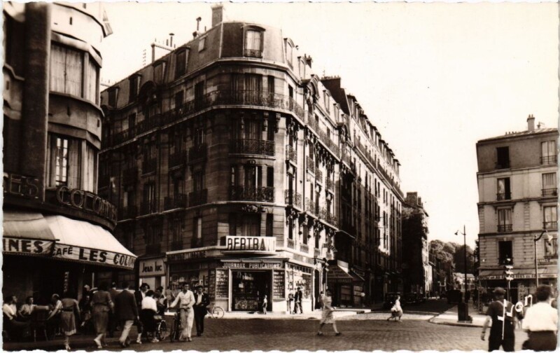Carte postale ancienne Issy-les-Moulineaux Carrefour Rues Andre-Chenier Auguste-Gervais à Issy-les-Moulineaux