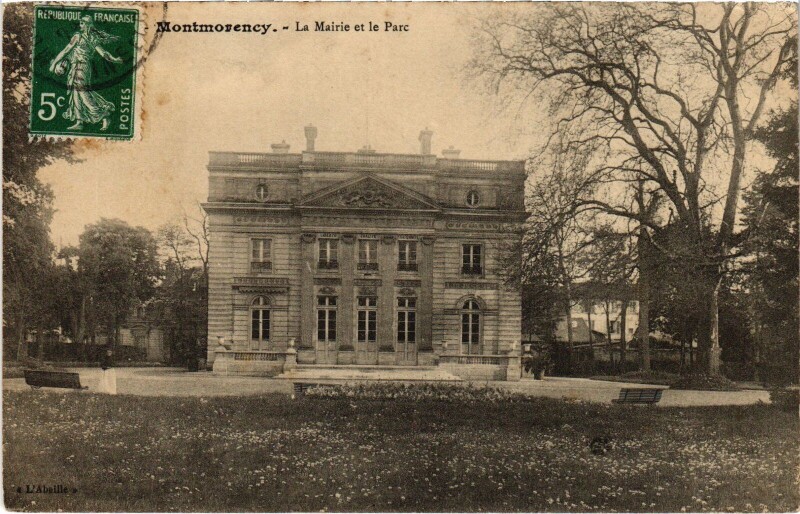 Carte postale ancienne Montmorency La Mairie et le Parc à Montmorency