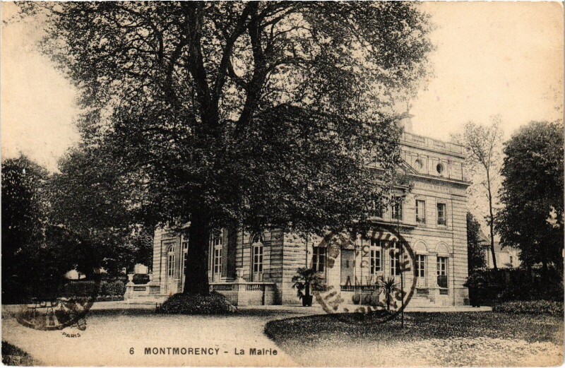 Carte postale ancienne Montmorency La Mairie à Montmorency