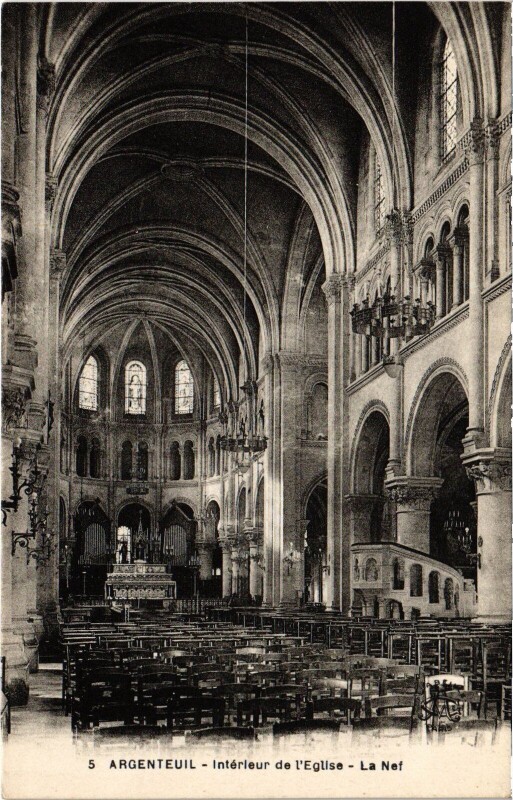 Carte postale ancienne Argenteuil Interieur de l'Eglise La Nef à Argenteuil