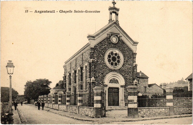 Carte postale ancienne Argenteuil Chapelle Sainte-Genevieve à Argenteuil