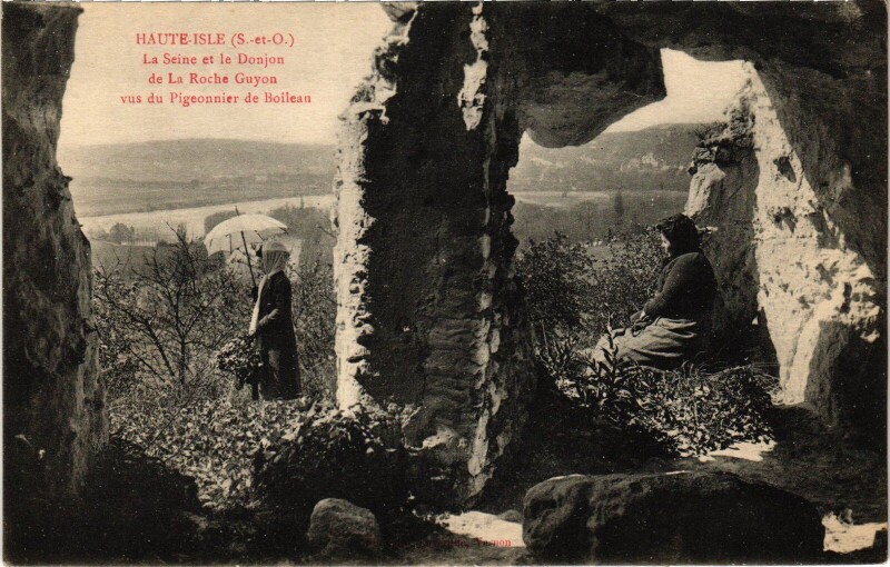 Carte postale ancienne Haute Isle La Seine et le Donjon de la Roche Guyon à Haute-Isle