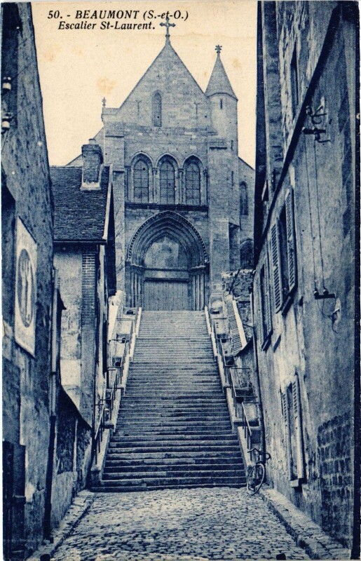 Carte postale ancienne Beaumont Escalier Saint-Laurent