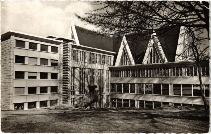 Carte postale ancienne Passy-Buzenval Chambres - Hall de Jonction - Chapelle et Classes