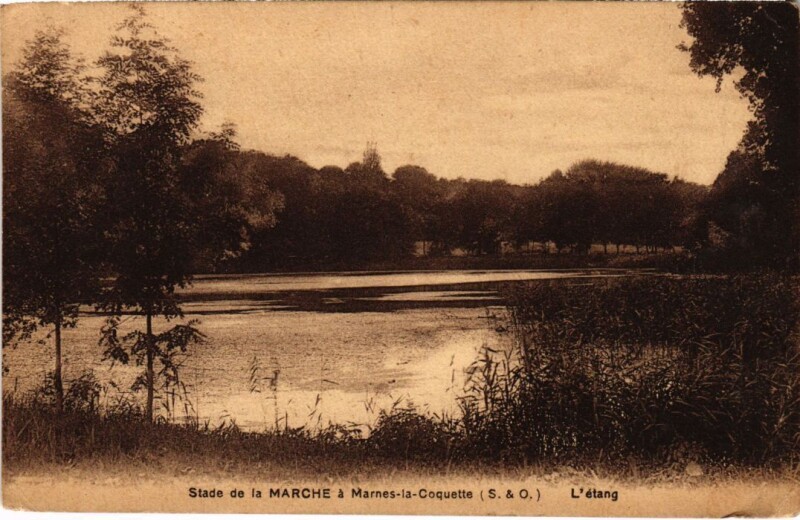 Carte postale ancienne Marnes-la-Coquette Stade de la Marche - L'Etang à Marnes-la-Coquette