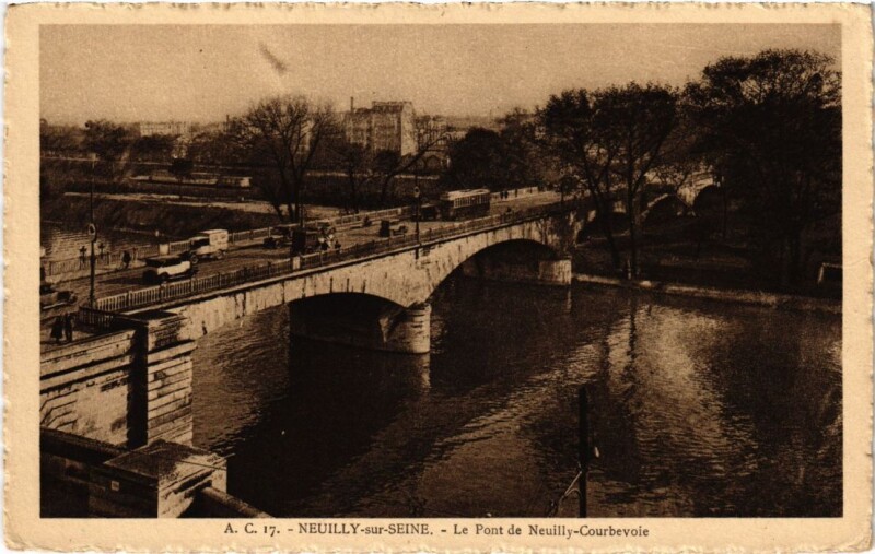 Carte postale ancienne Neuilly-sur-Seine Le Pont de Neuilly-Courbevoie à Courbevoie