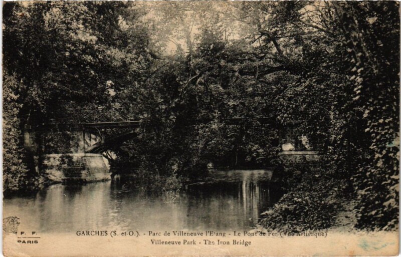 Carte postale ancienne Garches Parc de Villeneuve l'Etang - Le Pont de Fer à Garches