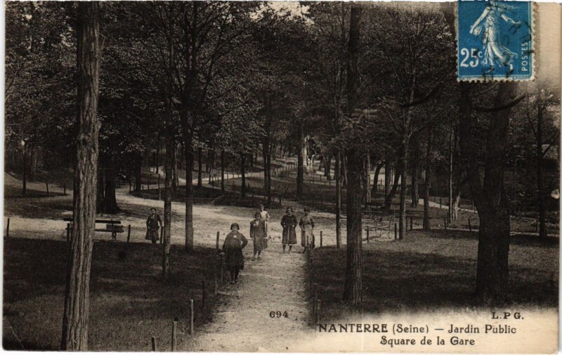 Carte postale ancienne Nanterre Jardin Public - Square de la Gare à Nanterre