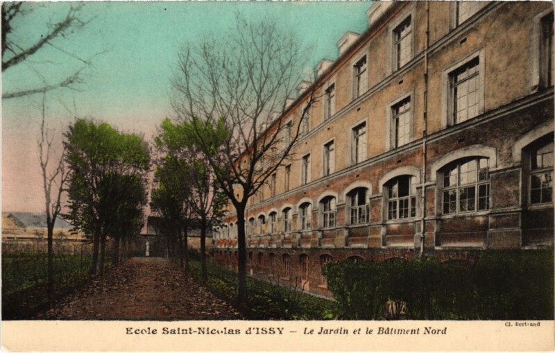 Carte postale ancienne Issy-les-Moulineaux Ecole Saint-Nicolas - Jardin - Batiment Nord à Issy-les-Moulineaux