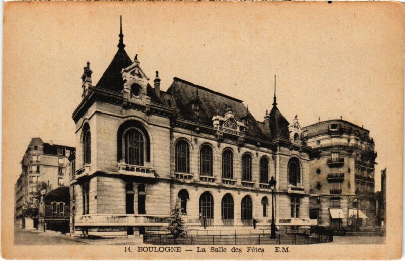 Carte postale ancienne Boulogne-Billancourt La Salle des Fetes à Boulogne-Billancourt