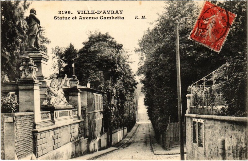 Carte postale ancienne Ville-d'Avray Statue et Avenue Gambetta à Ville-d'Avray