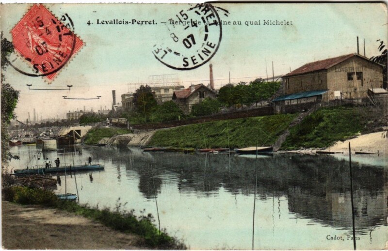 Carte postale ancienne Levallois-Perret Berge de la Seine au Quai Michelet à Levallois-Perret