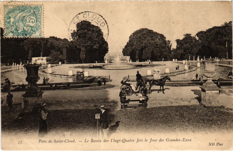 Carte postale ancienne Saint-Cloud Parc - Le Bassin des Vingt-Quatre Jets à Saint-Cloud