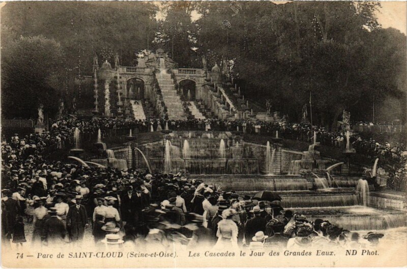 Carte postale ancienne Saint-Cloud Parc - Cascades le Jour des Grandes Eaux à Saint-Cloud