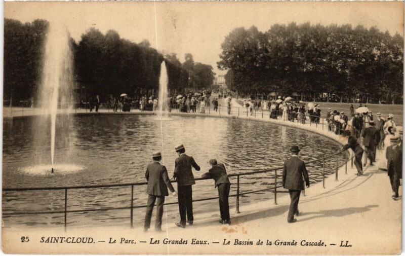 Carte postale ancienne Saint-Cloud Parc - Les Grandes Eaux - Bassin de la Grande cascade à Saint-Cloud