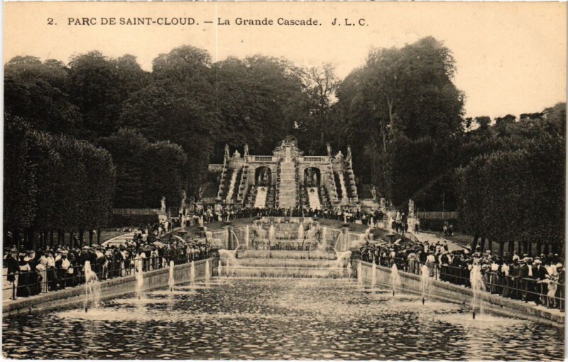 Carte postale ancienne Saint-Cloud Parc - La Grande Cascade à Saint-Cloud
