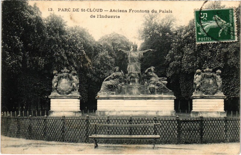 Carte postale ancienne Saint-Cloud Parc - Statues à Saint-Cloud