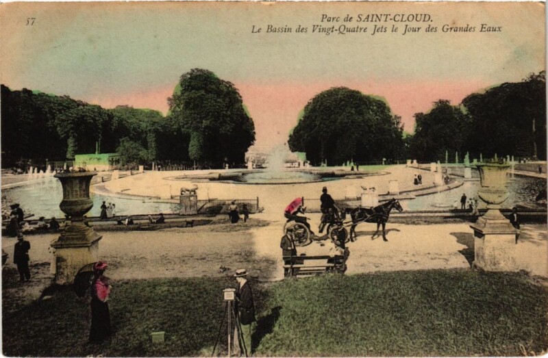 Carte postale ancienne Saint-Cloud Parc - Le Bassin des Vingt-Quatre Jets à Saint-Cloud