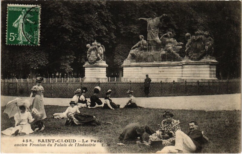 Carte postale ancienne Saint-Cloud Parc - Statues à Saint-Cloud