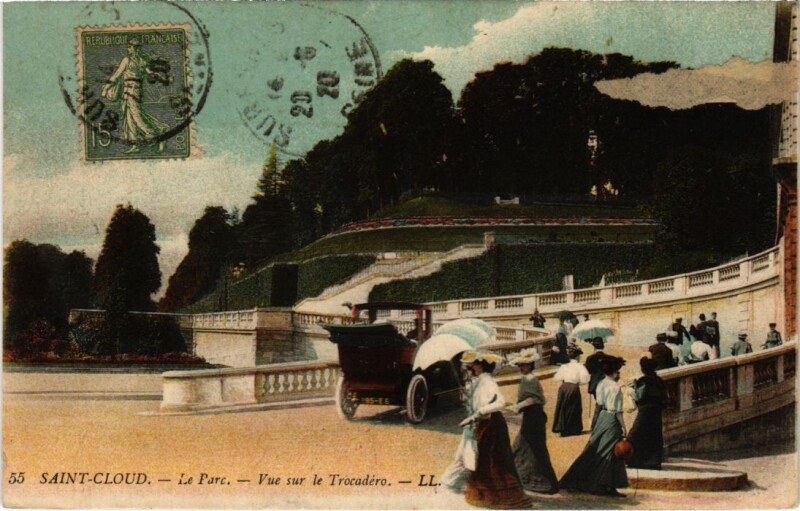 Carte postale ancienne Saint-Cloud Parc - Vue sur le Trocadero à Saint-Cloud