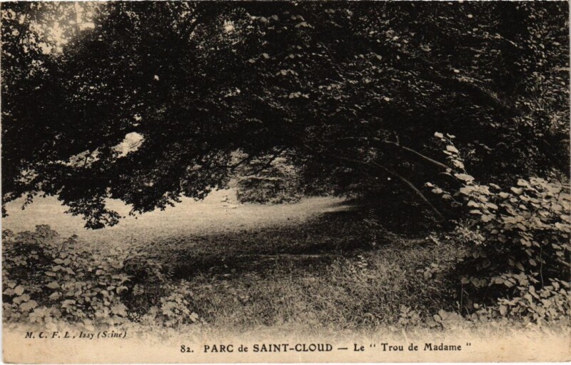 Carte postale ancienne Saint-Cloud Parc - Le Trou de Madame à Saint-Cloud