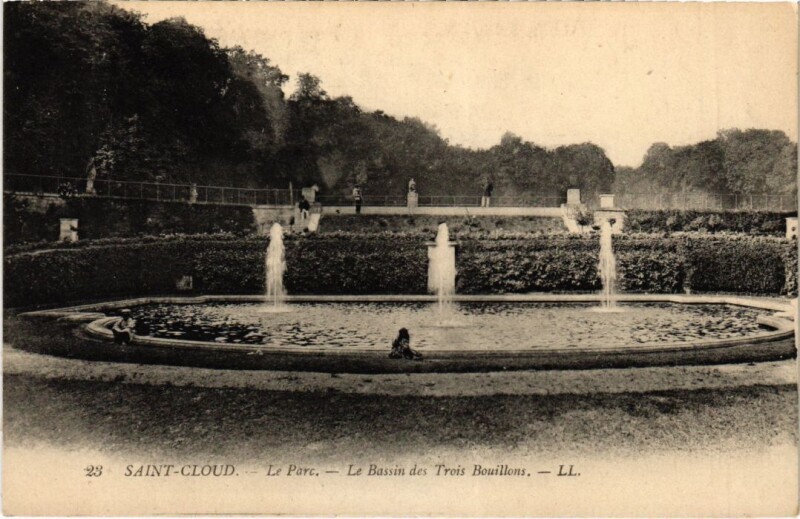 Carte postale ancienne Saint-Cloud Parc - Le Bassin des Trois Bouillons à Saint-Cloud
