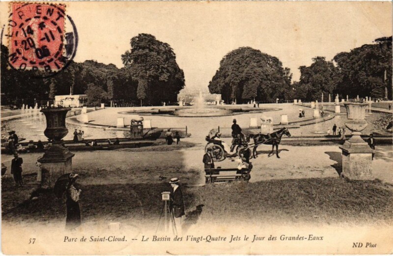 Carte postale ancienne Saint-Cloud Parc - Bassin de Vingt-Quatre Jets à Saint-Cloud