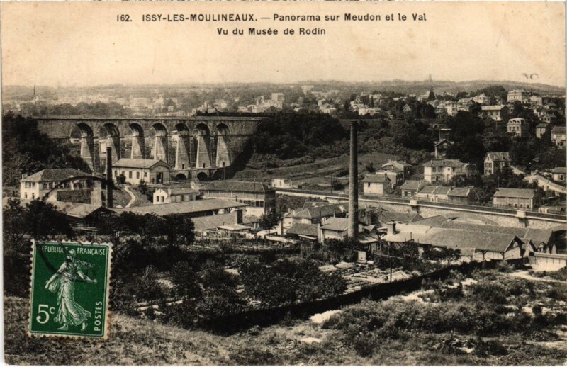 Carte postale ancienne Issy-les-Moulineaux Panorama sur Meudon et le Val à Issy-les-Moulineaux