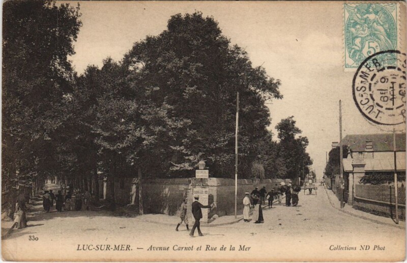 Carte postale ancienne Luc-sur-Mer Avenue Carnot et Rue de la Mer à Luc-sur-Mer