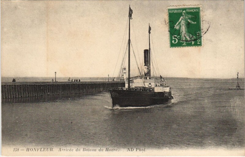 Carte postale ancienne Honfleur Arrivee du Bateau du Havre à Honfleur
