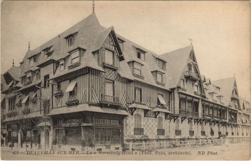 Carte postale ancienne Deauville Le Normandy Hotel à Deauville