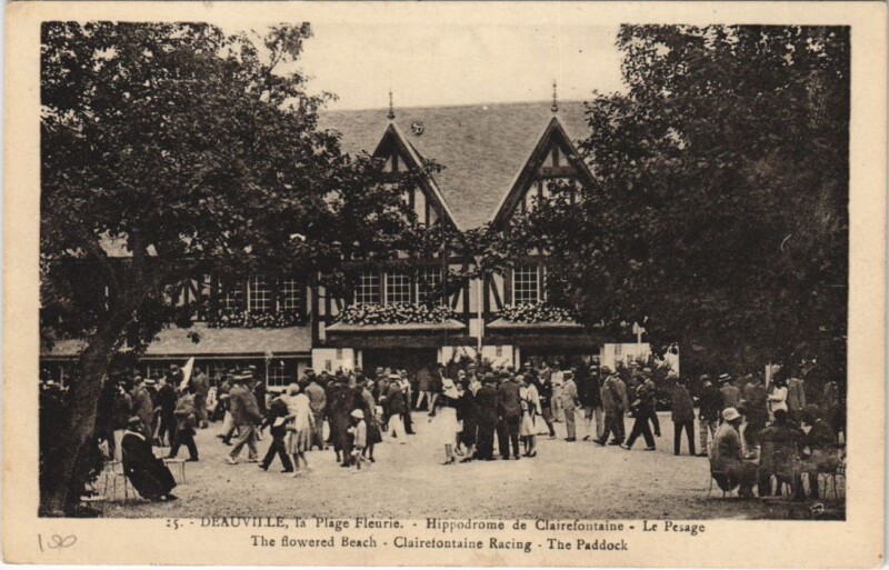 Carte postale ancienne Deauville Hippodrome de Clairefontaine - Le Pesage à Deauville