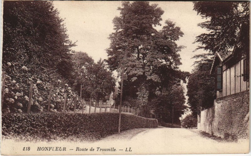 Carte postale ancienne Honfleur Route de Trouville à Honfleur