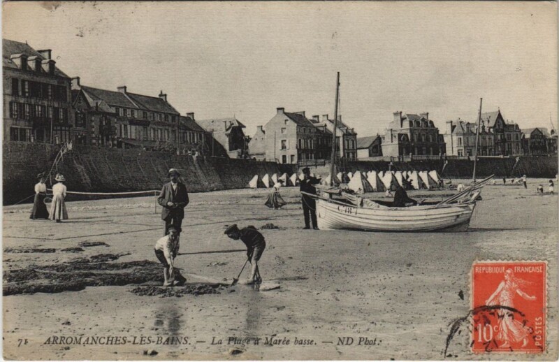 Carte postale ancienne Arromanches La Plage a Maree Basse