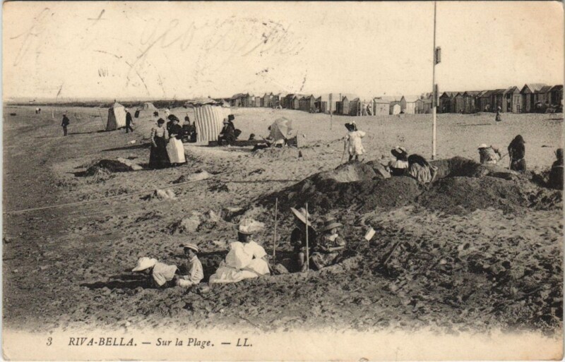 Carte postale ancienne Ouistreham Riva-Bella - Sur la Plage à Ouistreham