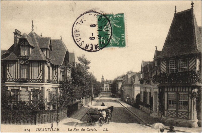 Carte postale ancienne Deauville La Rue du Cercle à Deauville