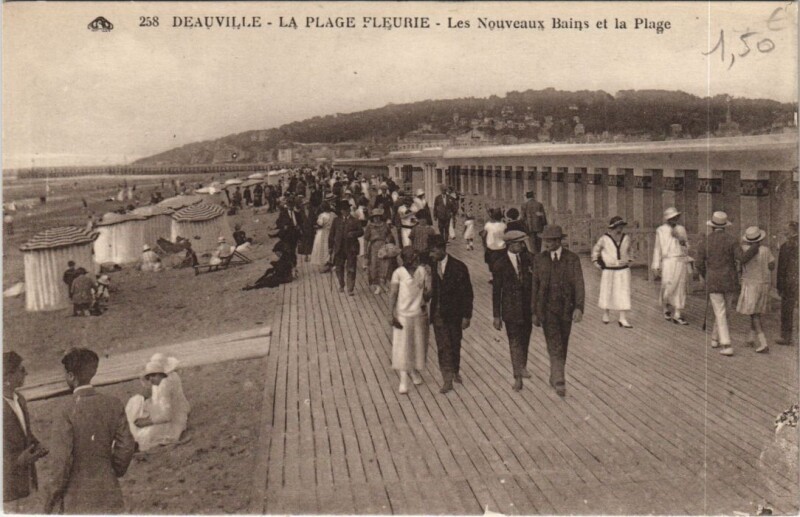Carte postale ancienne Deauville La Plage Fleurie - Les Nouveaux Bains et la Plage à Deauville