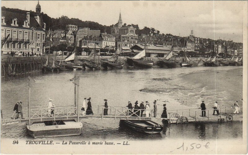 Carte postale ancienne Trouville La Passerelle a Maree Basse