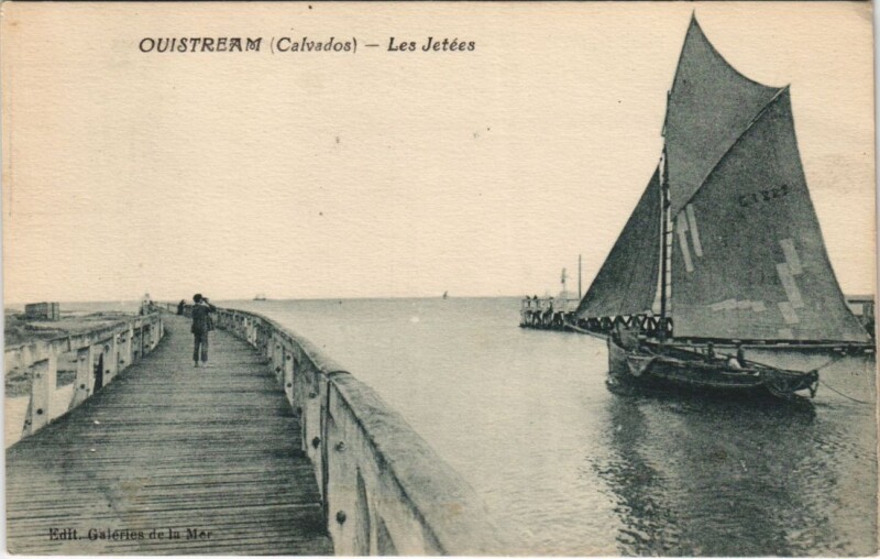 Carte postale ancienne Ouistreham Les Jetees à Ouistreham