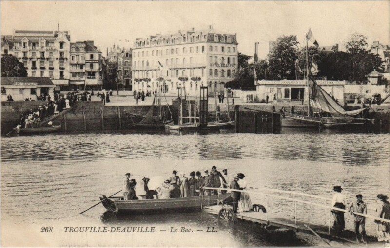 Carte postale ancienne Trouville Deauville - Le Bac à Deauville