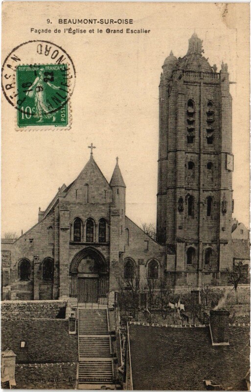 Carte postale ancienne Beaumont Facade de l'Eglise et Grand Escalier