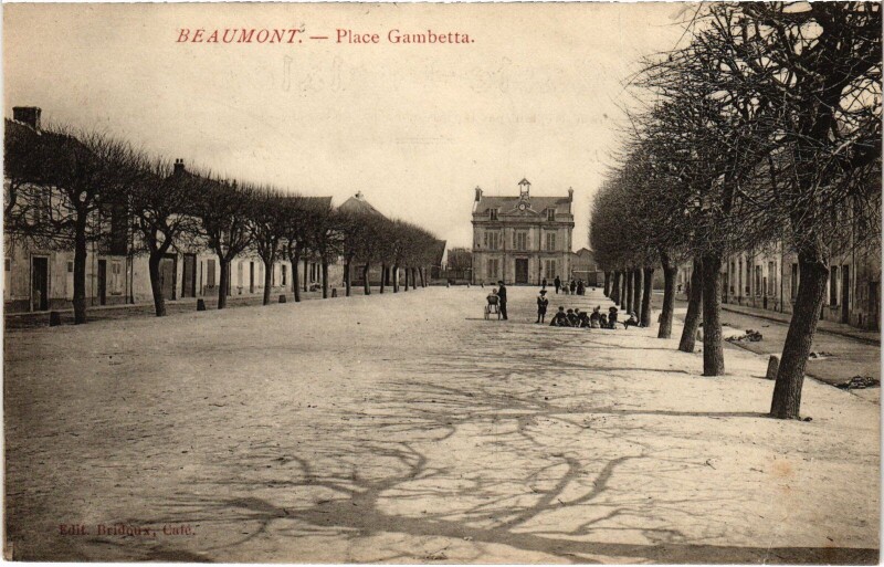 Carte postale ancienne Beaumont Place Gambetta