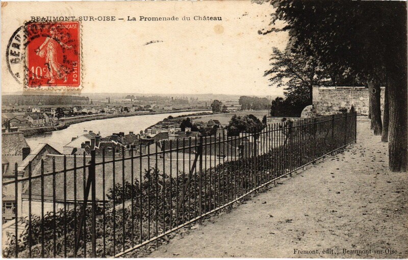 Carte postale ancienne Beaumont Promenade du Chateau