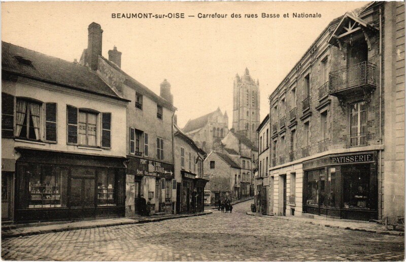 Carte postale ancienne Beaumont Carrefour des rues Basse et Nationale