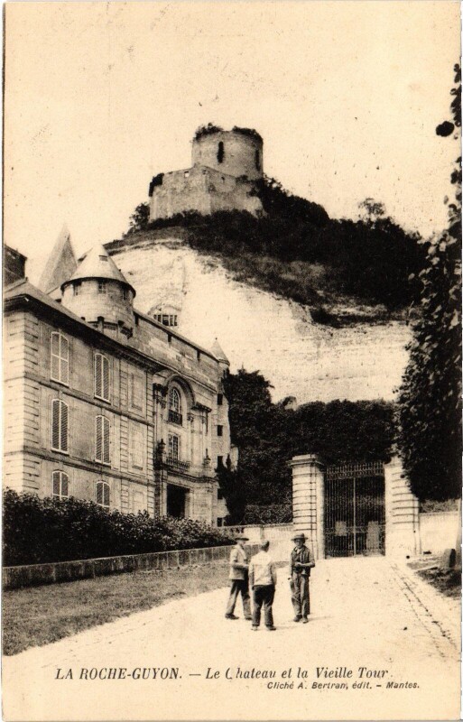 Carte postale ancienne La Roche Guyon Le Chateau et la Vieille Tour à La Roche-Guyon