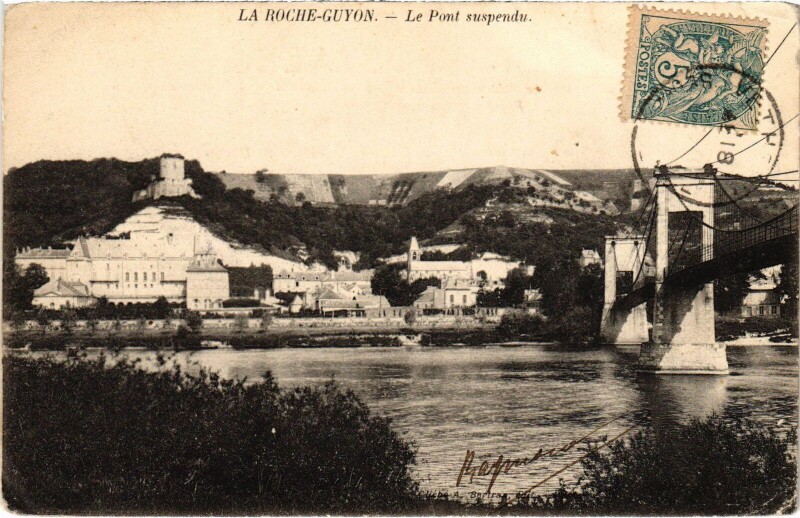 Carte postale ancienne La Roche Guyon Pont suspendu à La Roche-Guyon
