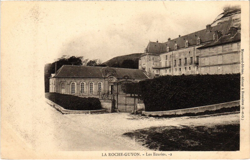 Carte postale ancienne La Roche Guyon Les Ecuries à La Roche-Guyon